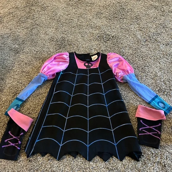 Vampirina Costume — 3/4 - Picture 1 of 2